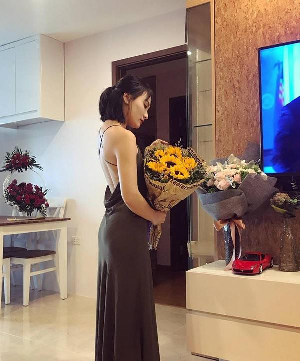 Nội thất hiện đại với tông màu trắng.