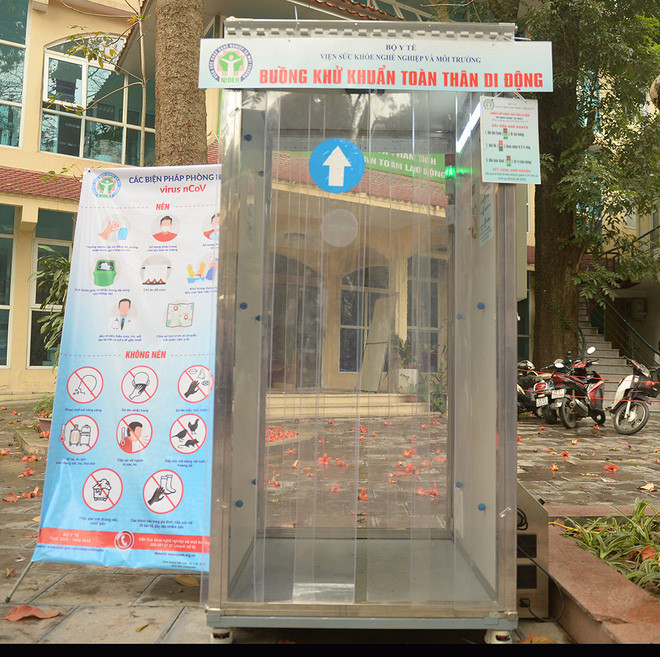 Giá thành sản xuất khoảng 30 triệu đồng/ buồng khử khuẩn, bao gồm cả lắp đặt. Ảnh: Báo dân sinh.