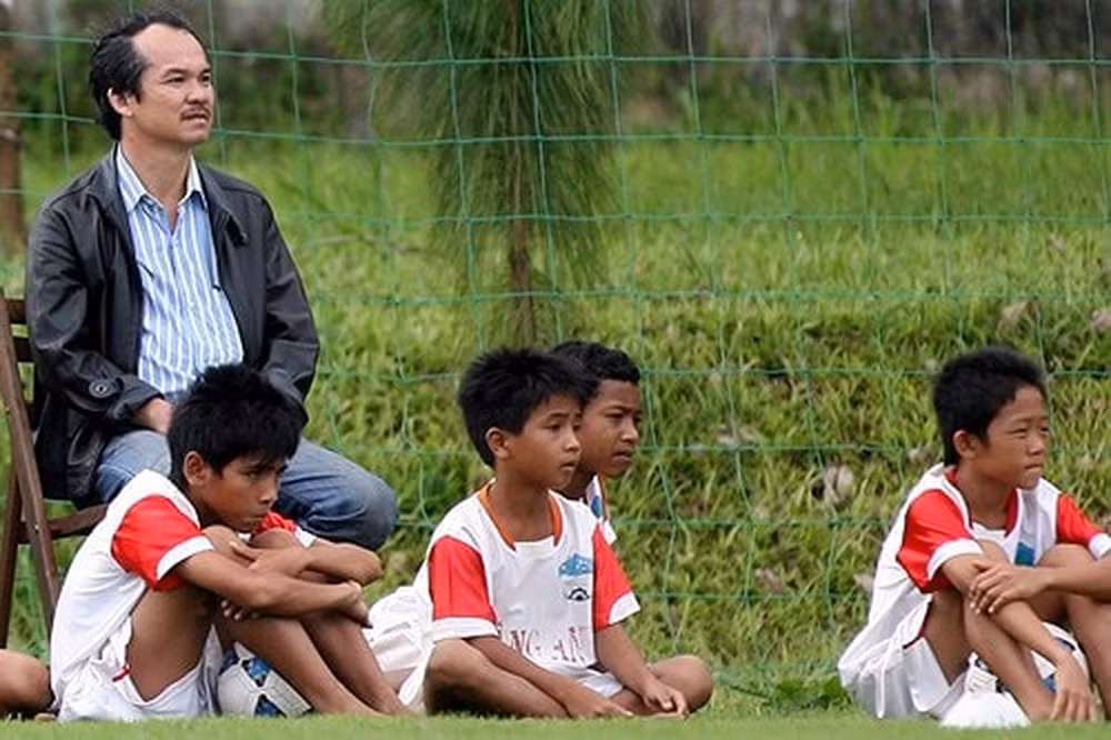 Trong buổi khai trương quán cà phê ở TP HCM mới đây, bầu Đức cho biết trong 20 năm làm bóng đá, ông đã chi không ít tiền. Con số có thể lên tới không dưới 2.000 tỷ đồng.