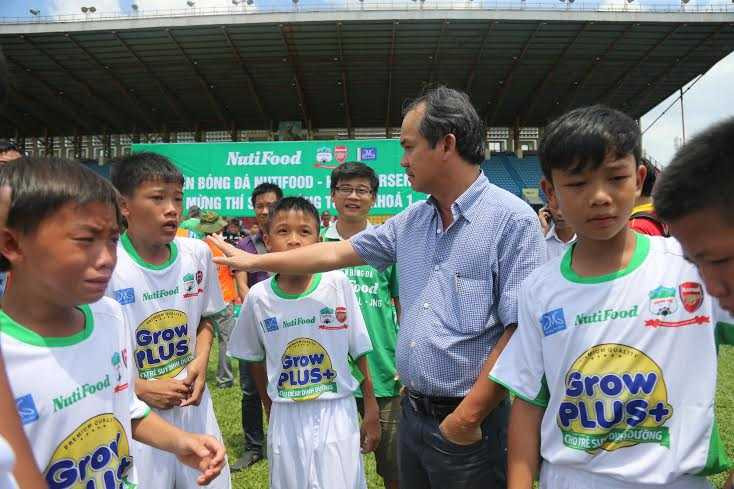 Bầu Đức là người chiêu mộ tài danh bậc nhất làng cầu Đông Nam Á là Kiatisak vào năm 2002. Ông cũng xây dựng Học viện bóng đá quốc gia hiện đại có tên Bati, diện tích đến 15 hecta, đóng trên địa bàn tỉnh Takeo (Campuchia).