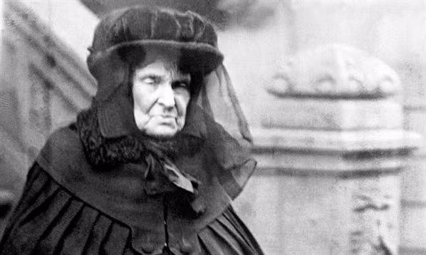 Bà từng sở hữu tài sản 4,5 tỷ USD (ngang giá vào năm 2016), được cho là nữ tỷ phú giàu nhất nước Mỹ đương thời.