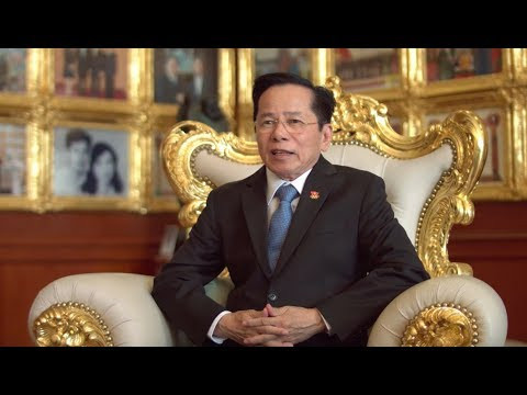 Năm 1978, vợ chồng ông Lê Văn Kiểm bán chiếc xe Honda duy nhất lúc bấy giờ, mua một chiếc mô tơ chế tạo máy trộn thức ăn gia súc. Lúc bấy giờ, cơ sở sản xuất thức ăn gia của gia đình ông Kiểm hoạt động “chui” tại địa chỉ nhà riêng ở 39, Phan Xích Long, Phú Nhuận, TP HCM. Ảnh: Youtube.