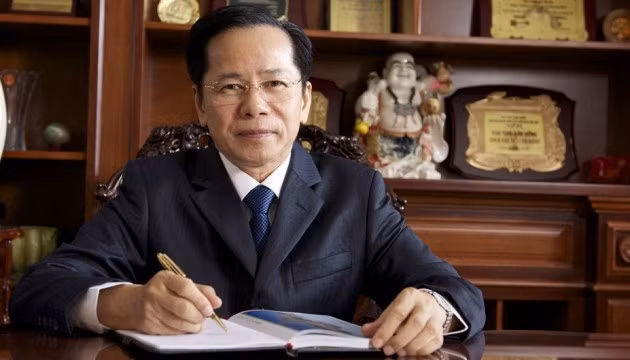 Năm 1990, ông Kiểm bắt đầu kinh doanh bất động sản, đặc biệt mua nhiều vị trí đắc địa ở trung tâm quận 2 (TP HCM). Nhưng về sau, chính việc thế chấp đất đai, đầu tư từ tiền vay ngân hàng của ông đưa đến rủi ro, khi thị trường địa ốc đóng băng. Gia đình ông phải trải qua một thời kỳ vô cùng khó khăn. Ảnh: Thoitranggolftimes.