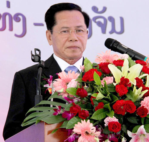 Một thời gian sau, sản phẩm công ty xuất hiện khắp nơi. Vợ chồng ông Kiểm nghiên cứu sản phẩm kế tiếp: ép dầu từ hạt cao su để làm sơn. Hạt cao su được thu mua ở khắp miền Nam về ép lấy dầu để sản xuất sơn, còn bã thì làm phân bón. Riêng tiền bán bã ép đã đủ trả tiền mua hạt, nhân công. Ảnh: Nhasangnghiep.