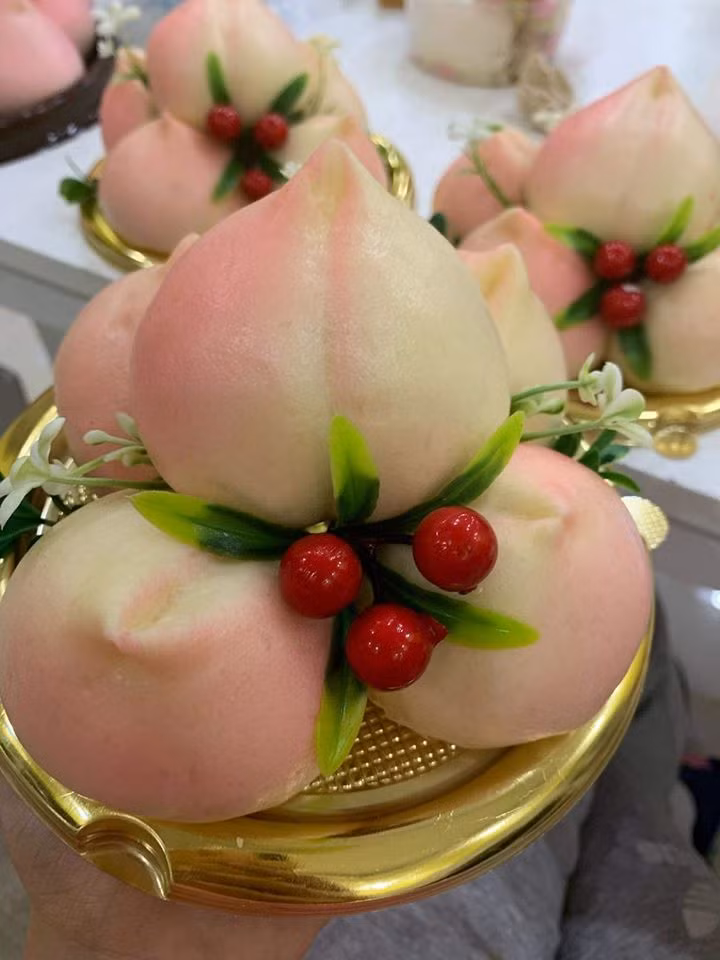 Rao bán từ mùng 10 tháng Giêng, đến nay chị Hằng nhận được khoảng 300 đơn đặt hàng của khách. Trong đó, có một số khách đặt mua sỉ.