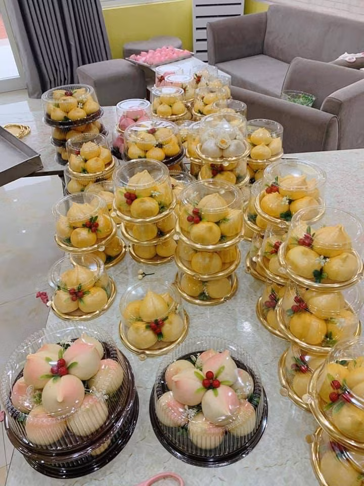 Chị Hằng (một người bán đồ ăn online ở Hà Đông) cho biết, năm nay chị cũng bán bánh bao đào phục vụ nhu cầu cúng Rằm tháng Giêng.