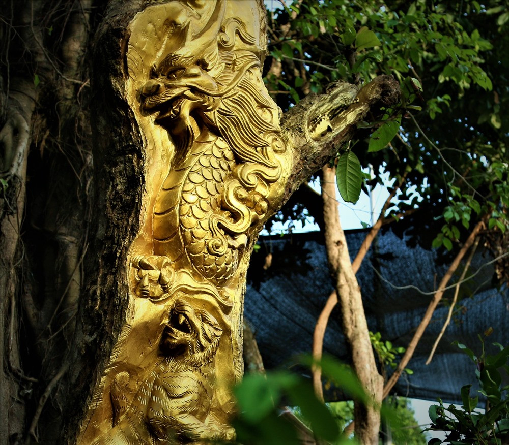 Để có được tác phẩm này, anh Việt đã phải bỏ ra khoảng 1 chỉ vàng để trang trí. Ảnh: Lao động.