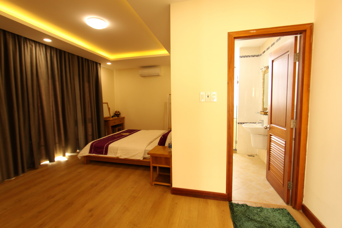 Tông đèn vàng tạo cảm giác ấm cúng. Ảnh: Luxstay.