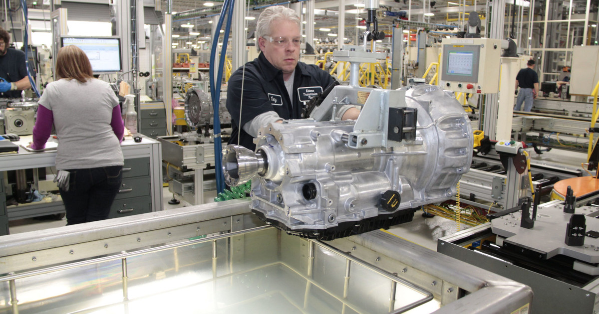 Theo Marissa Baker, một trợ lý giáo sư làm việc cho Đại học Khoa học Sức khỏe &amp; Môi trường Washington, nhiều người lao động không có lương nếu nghỉ ở nhà, vì vậy họ rất khó khăn khi đưa ra lựa chọn. Những công việc trong ngành dịch vụ hoặc các công nhân làm việc ở nhà máy đều bị ảnh hưởng bởi dịch Covid-19. Nguồn ảnh: Getty Images. Video: Trung Quốc tìm ra điểm yếu của Covid-19. Nguồn: VTC Now