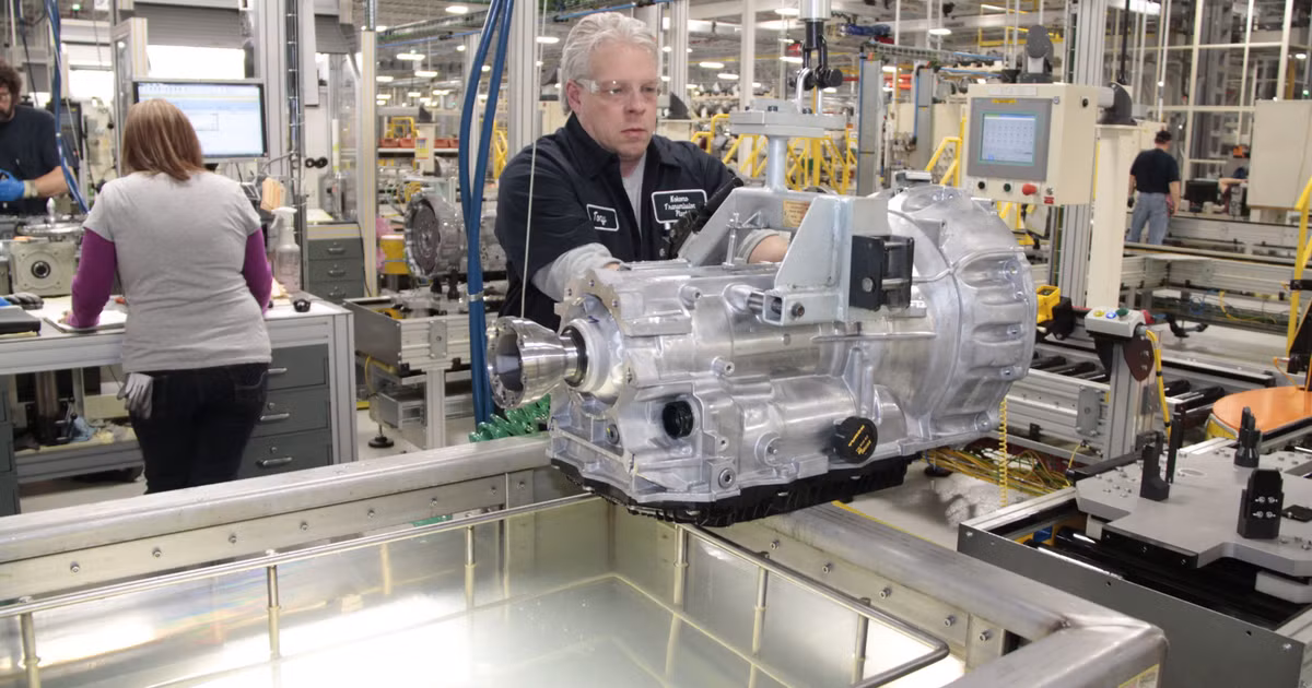 Theo Marissa Baker, một trợ lý giáo sư làm việc cho Đại học Khoa học Sức khỏe &amp; Môi trường Washington, nhiều người lao động không có lương nếu nghỉ ở nhà, vì vậy họ rất khó khăn khi đưa ra lựa chọn. Những công việc trong ngành dịch vụ hoặc các công nhân làm việc ở nhà máy đều bị ảnh hưởng bởi dịch Covid-19. Nguồn ảnh: Getty Images. Video: Trung Quốc tìm ra điểm yếu của Covid-19. Nguồn: VTC Now