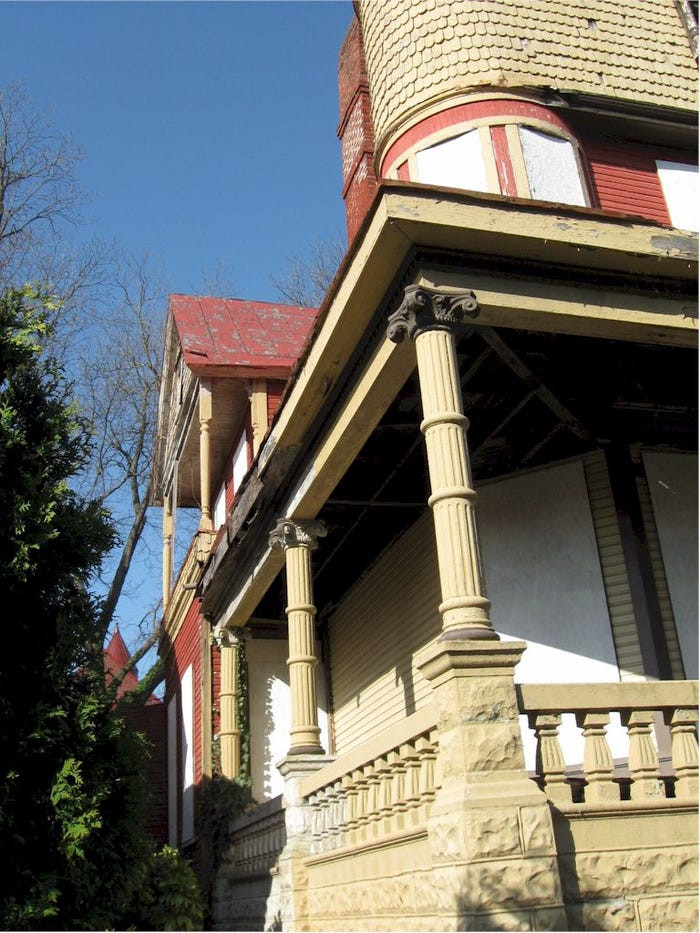 Căn nhà qua tay rất nhiều chủ sở hữu và gia đình khác nhau cho đến năm 1984 thì bỏ hoang. Hiện, bất động sản được niêm yết với giá 46.000 USD (khoảng 1 tỷ đồng).