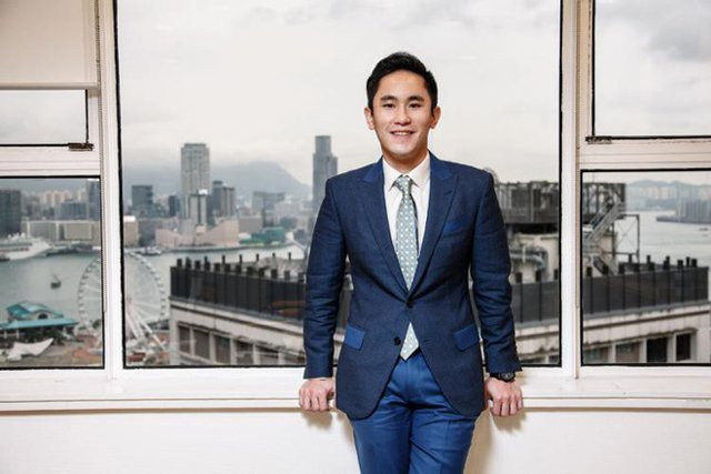 Thừa hưởng khối tài sản kếch sù của gia đình 8 tỷ HKD (hơn 23 nghìn tỷ đồng), Trang Gia Bân (con trai Trang Thiệu Tuy - Chủ tịch tập đoàn bất động sản hàng đầu Hồng Kông Chuang's Consortium) nghiễm nhiên có một cuộc sống xa hoa, dư dả mà không phải lo nghĩ gì.