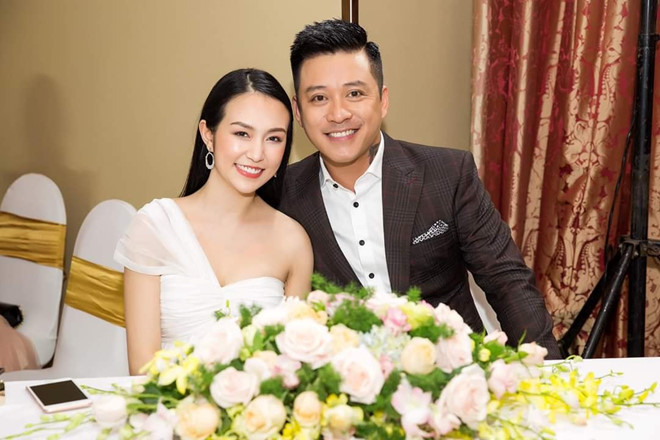 Năm 2014, Tuấn Hưng kết hôn cùng Hương Baby - một người kinh doanh giỏi. Cô sở hữu salon đắt khách tại Hà Nội, cửa hàng đồ hiệu xách tay, quán bar và hai trung tâm chăm sóc sắc đẹp. Ảnh: FBNV.