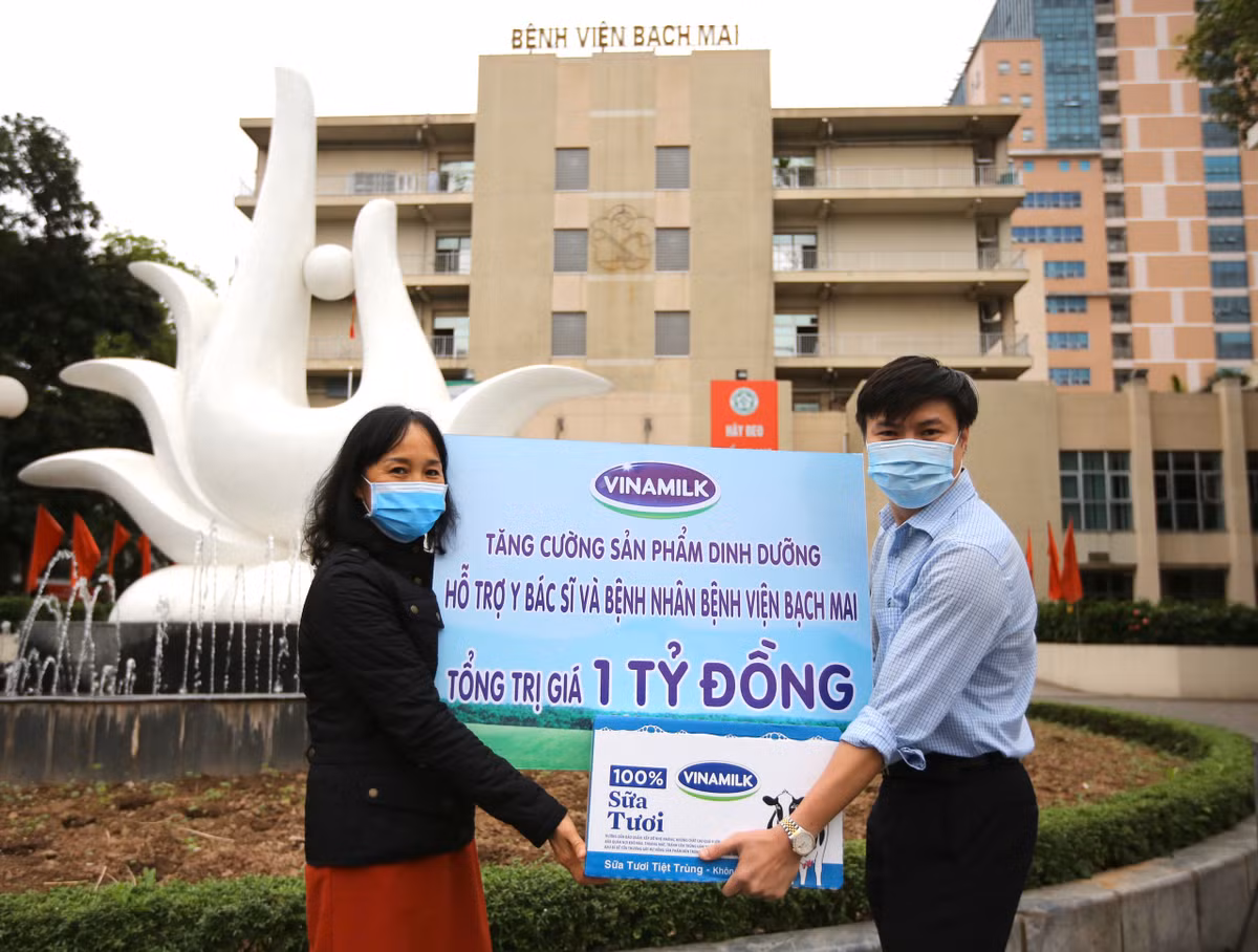 Vinamilk ho tro nhieu san pham dinh duong cho BV Bach Mai