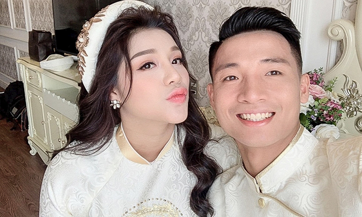 Trung vệ Bùi Tiến Dũng (CLB Viettel) kết hôn vào tháng 6 năm 2019. Vợ Tiến Dũng là hot girl Khánh Linh - con gái trong một gia đình giàu có ở Bắc Ninh. Ảnh: Internet