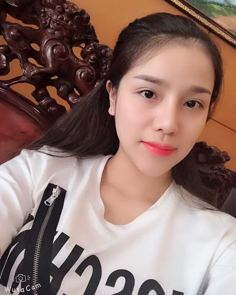 Cô nổi tiếng giàu có vì sở thích mua sắm đồ hiệu. Trong nhà cô tràn ngập đồ hiệu của các hãng nổi tiếng trên thế giới. Ảnh: FBNV