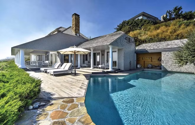 Dinh thự được trang bị hệ thống tự động hiện đại và thông minh, được rao bán với giá 21 triệu USD vào năm 2018.