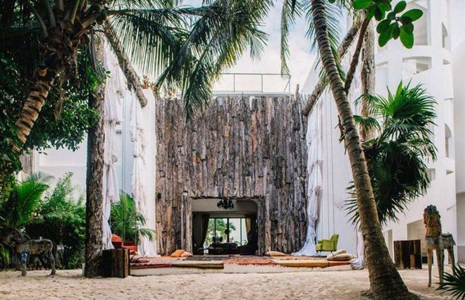 Đây là nơi gã trùm ma túy trú ẩn. Nằm tách biệt, dinh thự trước biển này còn được xây tường chống đạn và được bảo vệ nghiêm ngặt. Dù chi không ít tiền để bảo vệ an toàn cho bản thân, Escobar bị bắn chết tại quê nhà Medellín, Colombia vào tháng 12/1993.