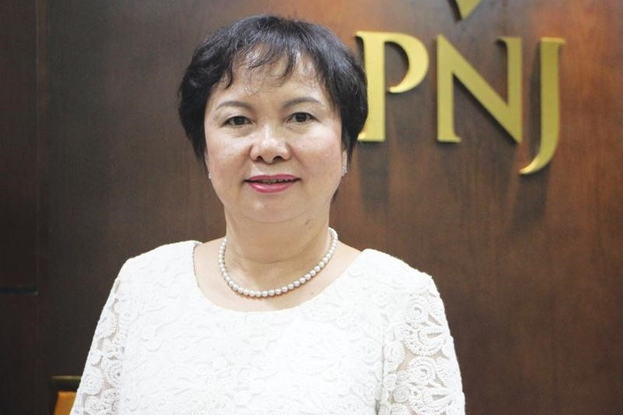 Bỏ ngoài tai tất cả lời xì xào bàn tán, bà Dung dồn toàn bộ tâm trí vào PNJ. Ảnh: Lao động.