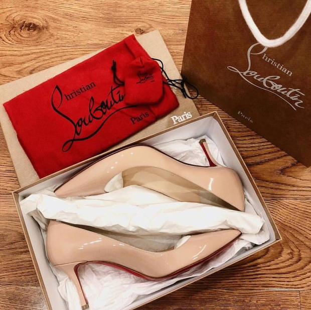 Đôi giày Louboutin hơn 15 triệu đồng. Nguồn ảnh: Instagram, FBNV.