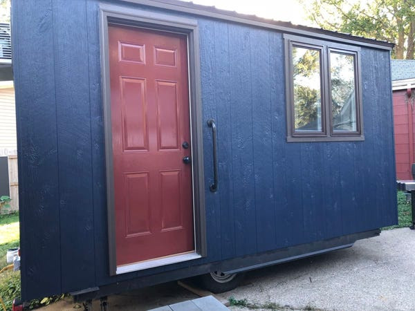 Ngôi nhà 7,3m2 thích hợp cho các chuyến đi chơi này cũng được rao với giá 10.000 USD.