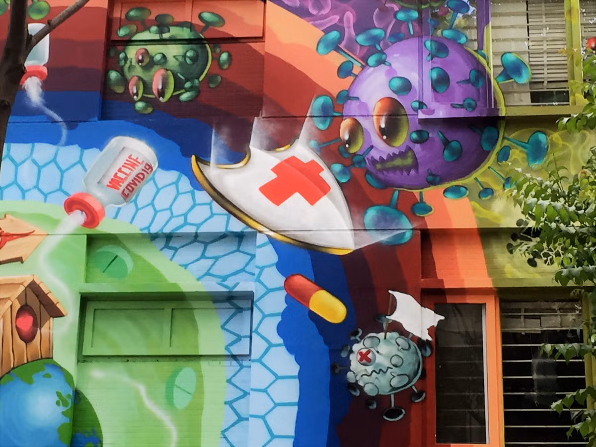 Cùng với mong ước điều chế vacxin bảo vệ con người