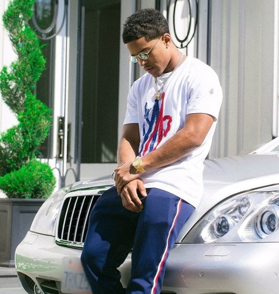 Khi mới 23 tuổi, Justin Combs đã sở hữu số lượng siêu xe và dây chuyền vàng nhiều không đếm hết. Thậm chí, anh còn sở hữu một chuyên cơ cá nhân.