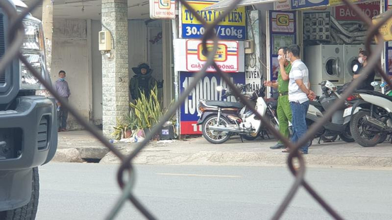 4 tieng phong toa con duong o TP.HCM vi chiec vali la-Hinh-2