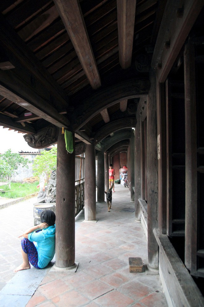 Nhà gồm một khu thờ tự, một khu để ở, tiếp khách và nhà bếp. Ảnh: Vnexpress.