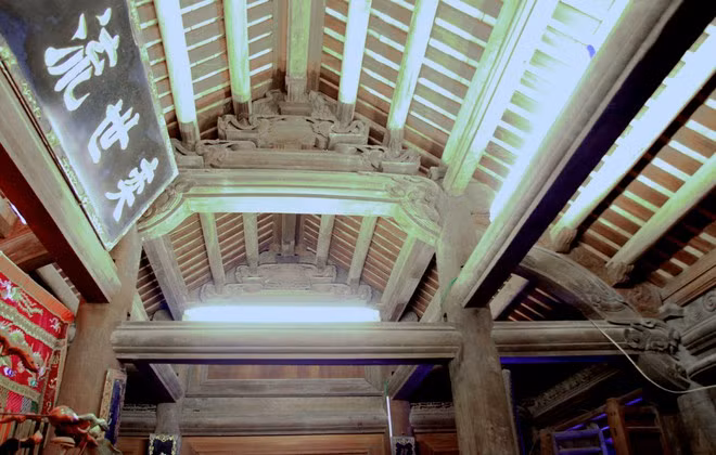 Tiêu biểu cho kiến trúc vùng Kinh Bắc, ngôi nhà có tới 60 cây cột, không có mối mọt và có thể chống được ẩm. Ảnh: Vnexpress.