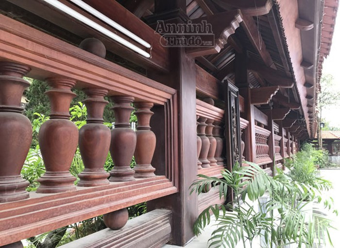 Theo lối kiến trúc của người dân tộc Thái, nhà sàn gồm 7 gian khách, 3 gian mái, mỗi gian rộng 3,8m. Ảnh: Anninhthudo.