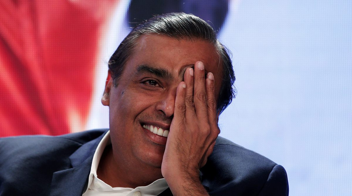 Thực chất, thành quả Mukesh Ambani có được ngày hôm nay là cả một chuỗi hàng chục năm cố gắng và nỗ lực của 2 thế hệ. Cha đẻ của vị tỷ phú Ấn Độ - Dhirubhai Ambani là người đã định hướng và gây dựng sự nghiệp cho gia tộc giàu nhất châu Á này, mãi cho đến năm 2002 khi ông qua đời.