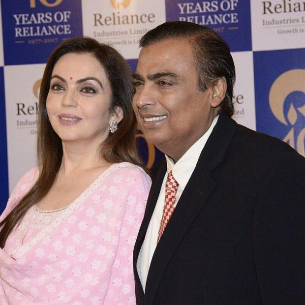 Không chỉ vậy, tỷ phú Mukesh Ambani và vợ Nita còn được xem là cặp đôi đình đám nhất châu Á với hình ảnh những người thành công, giàu có và đời tư vô cùng trong sạch. Nguồn ảnh: Getty Image, Business Video: Kanye West tranh cử tổng thống, tỷ phú Tesla ủng hộ. Nguồn: VTC Now