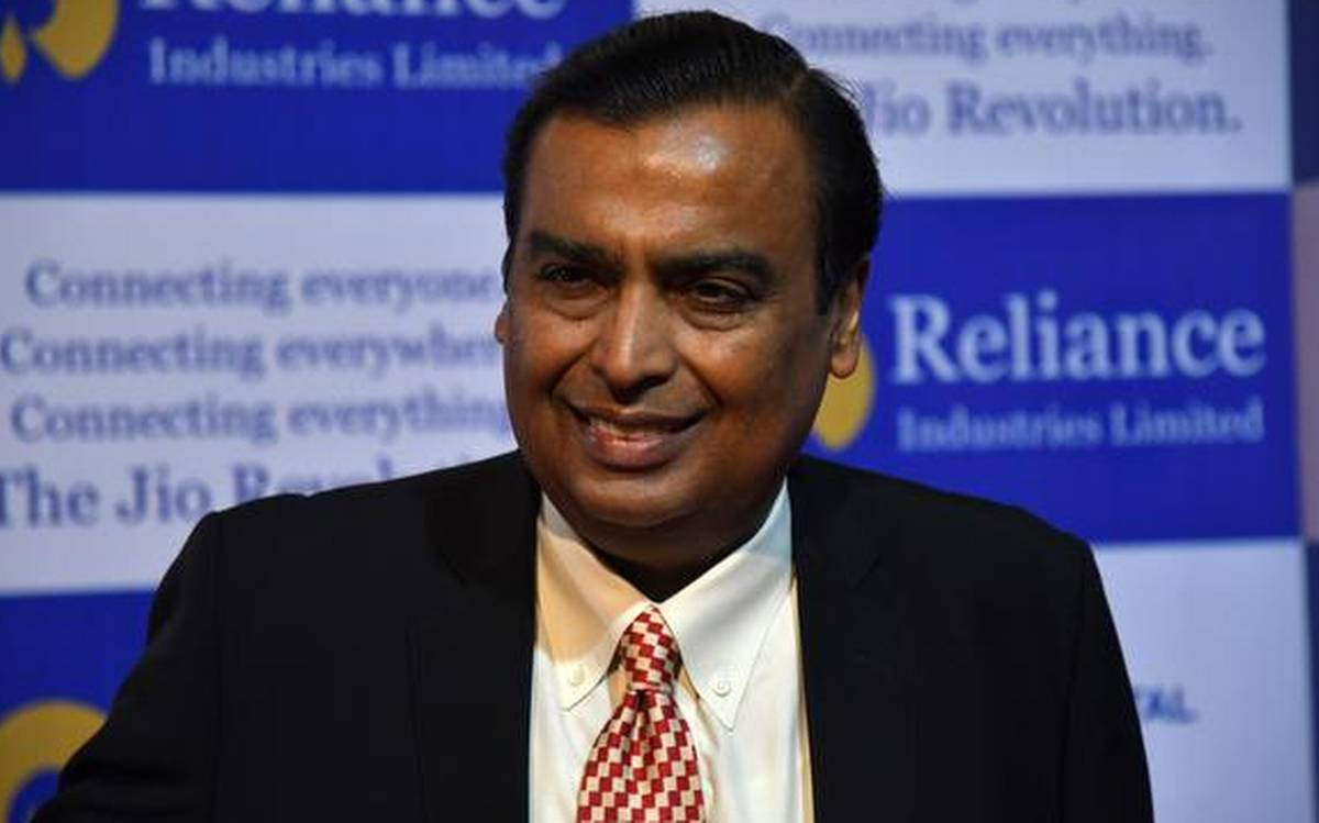 Mới đây, tỷ phú giàu nhất châu Á – Mukesh Ambani đã vượt qua ông trùm hàng hiệu Bernard Arnault để trở thành người giàu thứ tư thế giới. Theo Bloomberg Billionaire Index, tài sản của doanh nhân Ấn Độ đã tăng 22 tỷ USD trong năm nay lên 80,6 tỷ USD. Ảnh: Business.