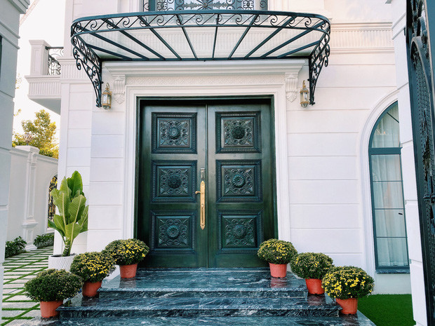 Năm nay chính là năm đầu tiên gia đình Đăng Khôi - Thủy Anh đón năm mới tại ngôi nhà mới mua trị giá hơn 40 tỷ nằm tại quận 7, TP.HCM.