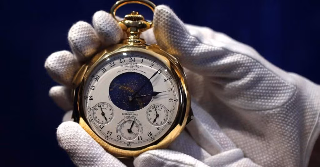 Siêu đồng hồ Patek Philippe Supercomplication (24 triệu USD) có trọng lượng hơn 0.5 kg và được chế tác từ 900 bộ phận riêng biệt và có tới 24 chức năng, bao gồm lich vạn niên, bầu trời đêm, chu kì mặt trăng, khả năng dự trự năng lượng cao, có thể chỉ báo hướng mặt trời mọc và mặt trời lặn,…