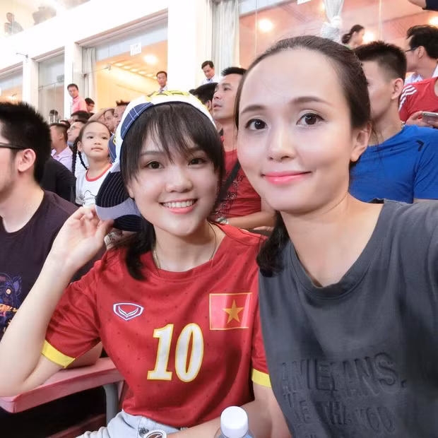 Hiện tại, hai chị em Quỳnh Anh - Huyền Mi đang thành công trong việc kinh doanh thời trang, mỹ phẩm. Ảnh: Facebook.