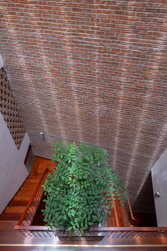 Khu vực giếng trời lấy ánh sáng và gió. Nguồn ảnh: Tiến Thành Nguyễn.