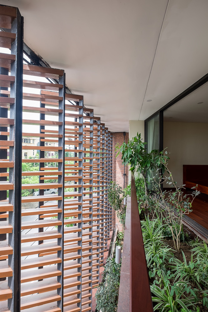 Hệ thống cửa đóng mở linh hoạt, ngôi nhà giống như một vật thể "sống", biết "hít thở".