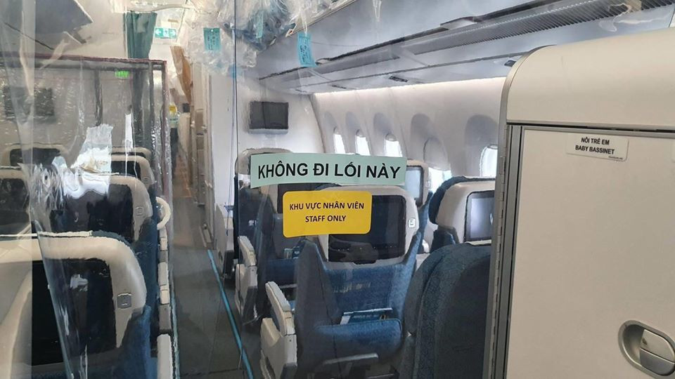 Sau 12 tiếng, máy bay sẽ tới sân bay Bata (Guinea Xích đạo). Máy bay sẽ lưu lại sân bay khoảng 2 tiếng để đón khách, sau đó sẽ quay đầu cất cách khứ hồi vào 16h ngày 28/7 (giờ địa phương).