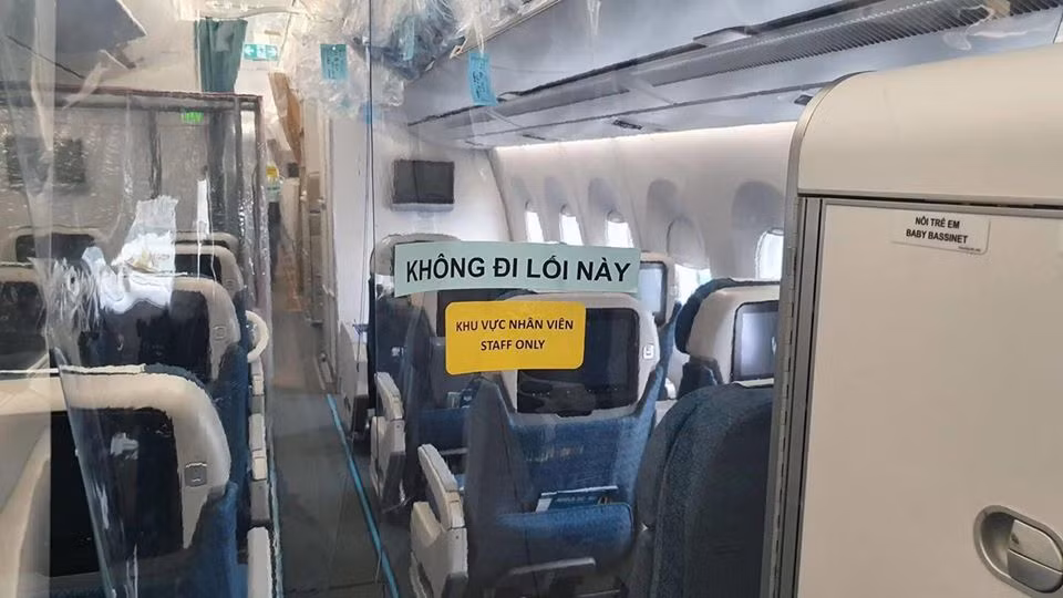 Sau 12 tiếng, máy bay sẽ tới sân bay Bata (Guinea Xích đạo). Máy bay sẽ lưu lại sân bay khoảng 2 tiếng để đón khách, sau đó sẽ quay đầu cất cách khứ hồi vào 16h ngày 28/7 (giờ địa phương).