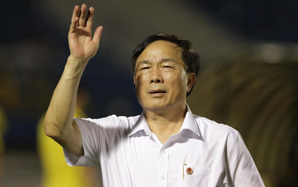 Doanh nhân Nguyễn Văn Đệ sinh ra ở vùng cửa bể thuộc xã Hải Lĩnh, huyện Tĩnh Gia, Thanh Hóa. Ông hiện là là Chủ tịch HĐQT Tổng công ty CP Hợp Lực – doanh nghiệp có gần 20 công ty thành viên trải rộng ở khắp các tỉnh thành trong nước. Ảnh: Nhadautu.