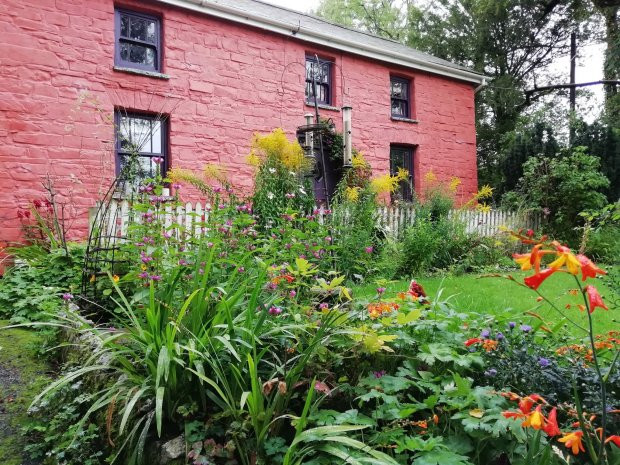 Tuy nhiên, sau 22 năm cải tạo, giờ đây ngôi nhà đã khang trang, hiện đại và trị giá 450.000 bảng (hơn 13 tỷ đồng).