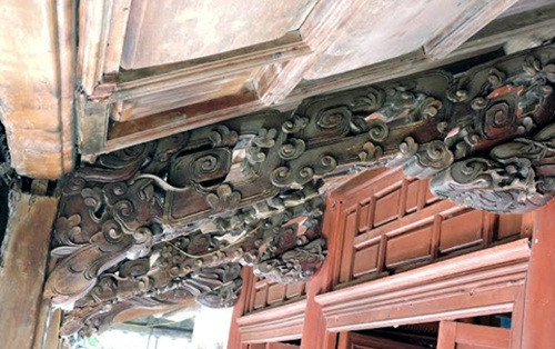 Để xây nên ngôi nhà cổ này, những người trong dòng họ đã phải vận chuyển gỗ, vật liệu từ đất liền ra đảo trong nhiều năm. Ảnh: Vef.