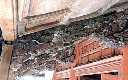 Để xây nên ngôi nhà cổ này, những người trong dòng họ đã phải vận chuyển gỗ, vật liệu từ đất liền ra đảo trong nhiều năm. Ảnh: Vef.