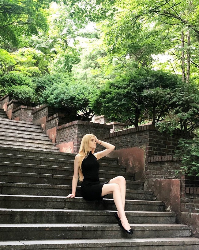 Mới đây nhất, người đẹp giành danh hiệu Miss Earth Fire 2019.