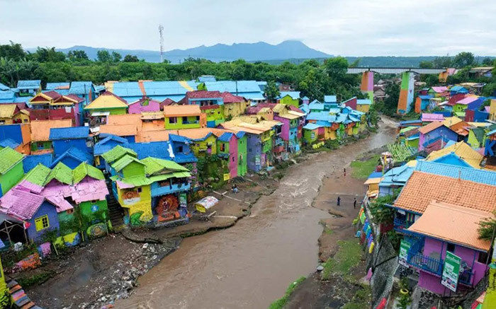 Ton hang tram trieu te de bien ngoi lang thanh diem du lich