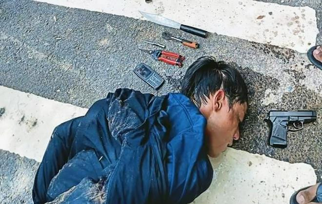 Ten trom xe may rut sung ban tra nguoi truy duoi o Binh Duong