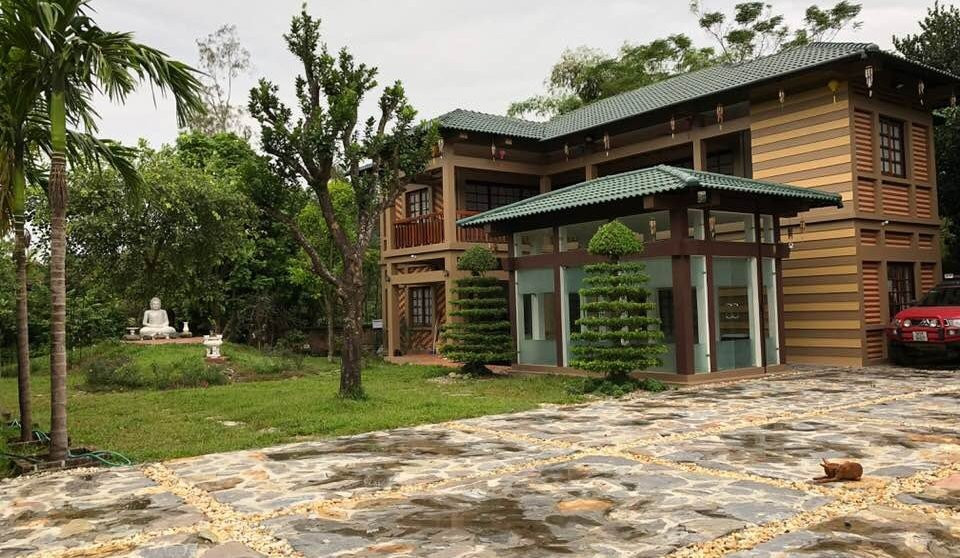 Sau khi kết hôn, Chế Phong chuyển ra Hà Nội sống cùng Thanh Thanh Hiền. Ngoài căn nhà ở phố Đào Tấn, vợ chồng Thanh Thanh Hiền còn có một ngôi nhà vườn ở Sóc Sơn Hà Nội. Ảnh: Người đưa tin.