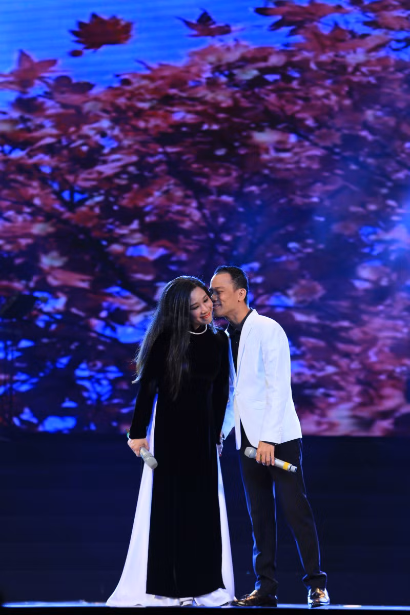 Biet thu nha vuon dep lung linh cua vo chong Thanh Thanh Hien